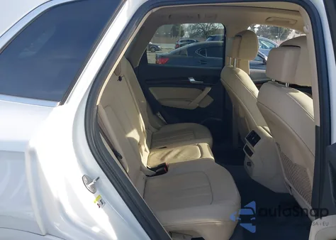 2018 Audi Q5 2.0T Premium/2.0T Tech Premium z USA, uszkodzony, nr VIN WA1BNAFY8J2042445